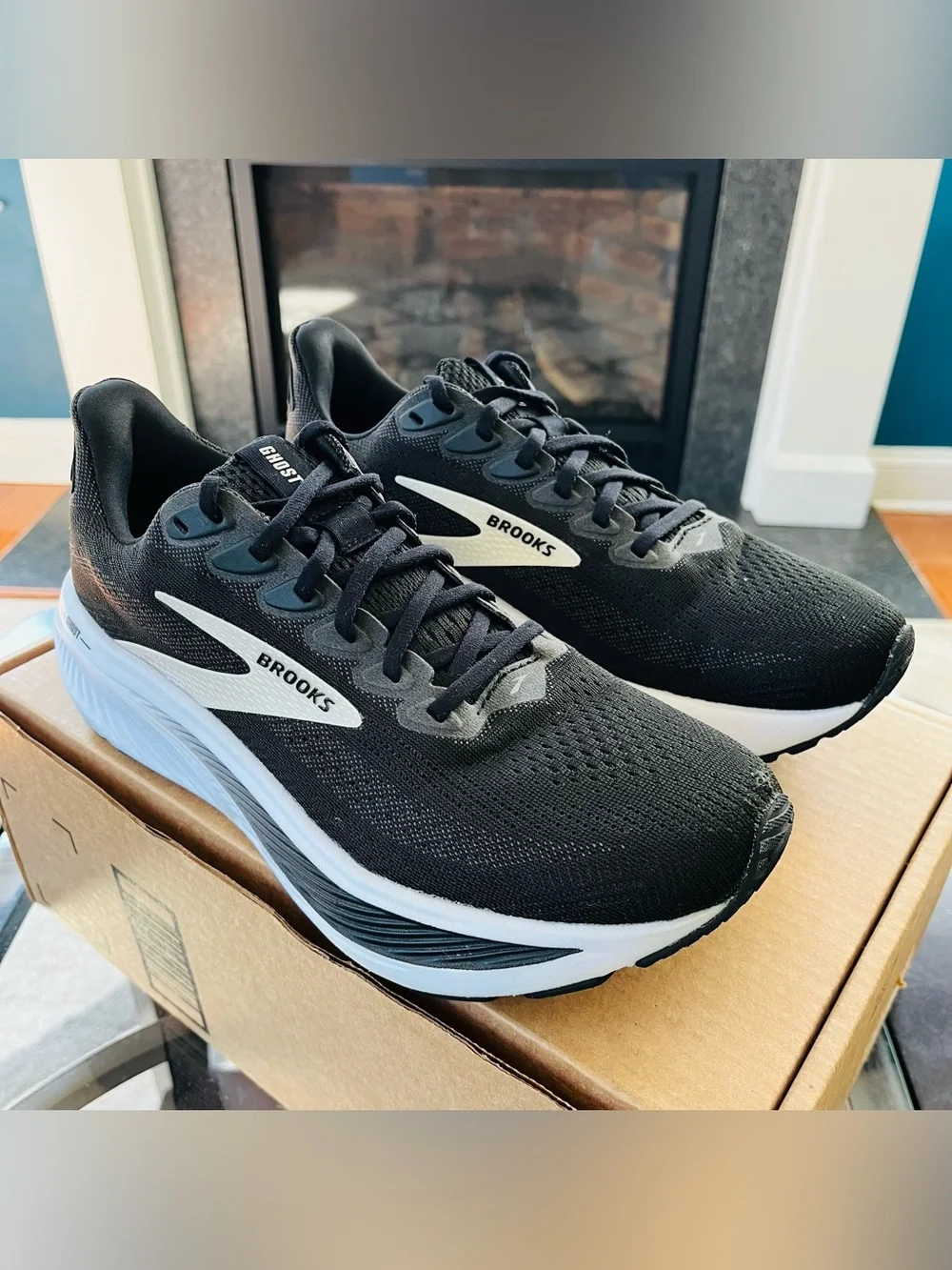 Sz 9 Brooks Ghost 17 Women's running shoe Black/White 120431-1B-090 NEW